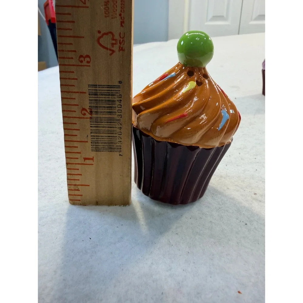 CIB Ceramic Cupcake Salt and Pepper Shakers Set with Blue Metal Caddy Rack NEW